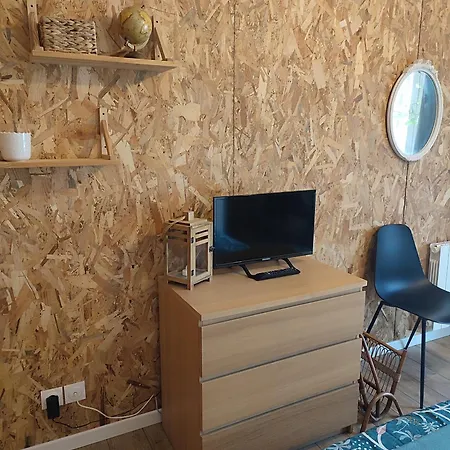 Charmant Studio Avec Parking Dans Quartier Calme بيت للعطل ساليس