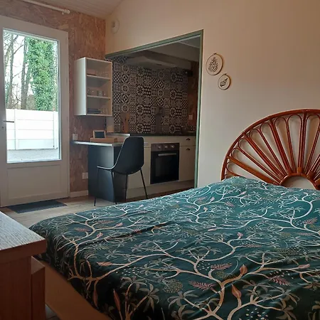 Charmant Studio Avec Parking Dans Quartier Calme بيت للعطل *