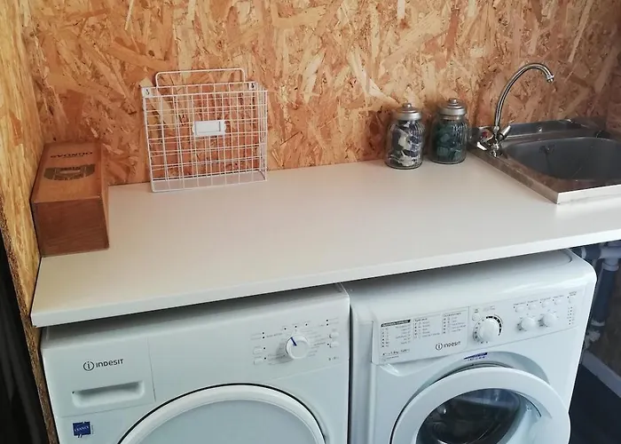 Charmant Studio Avec Parking Dans Quartier Calme ساليس